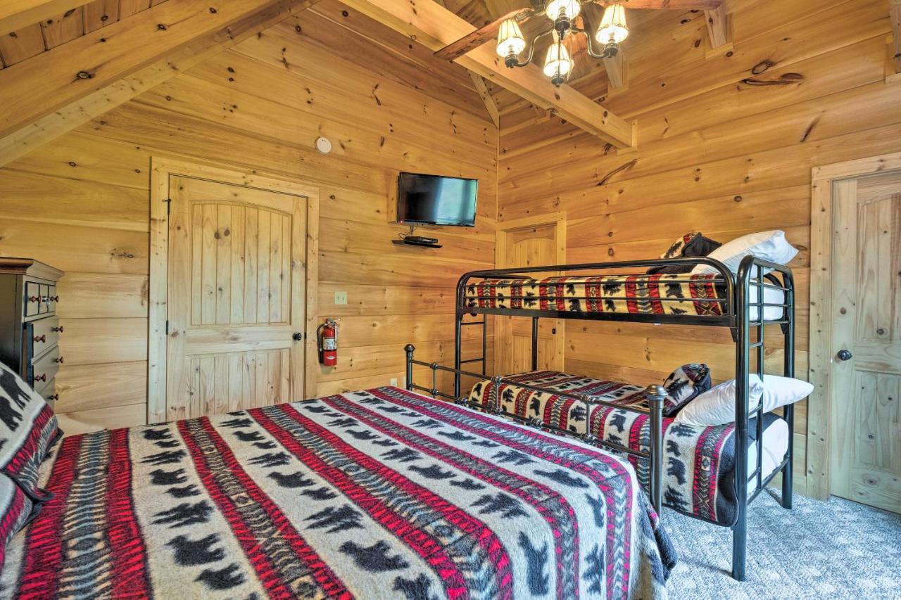 Pigeon Forge Cabin With Brand New Hot Tub And Views! Sevierville Exterior photo